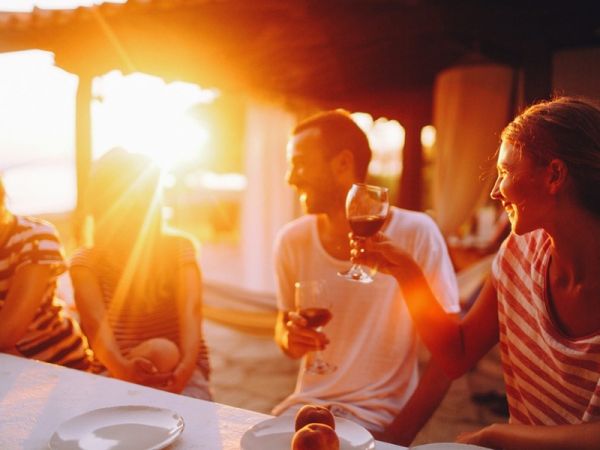 Quais tipos de vinhos combinam com os dias de calor