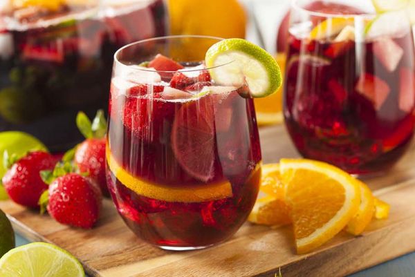 Sangria de vinho - tintos e a receita para a produzir a melhor