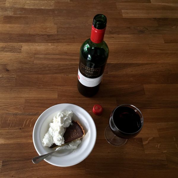 chocolate cream dessert red wine 823559 scaled