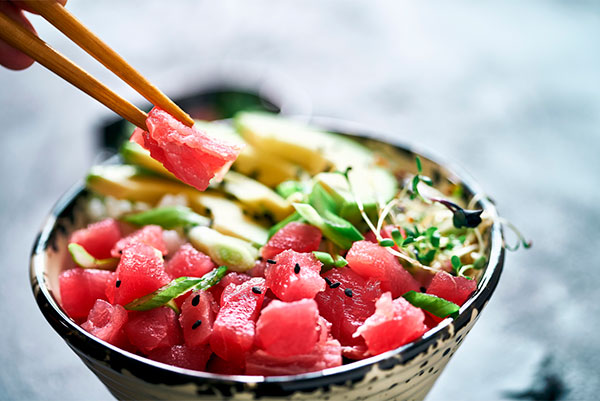 Poke havaiano - a tendência do verão e vinhos 2