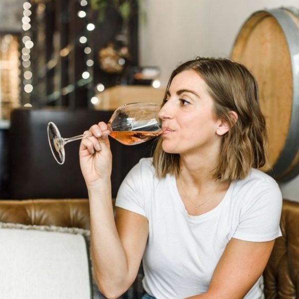 Alicia en el Pais de Las Uvas Bobal Rosado Pálido 2022 - Degustando