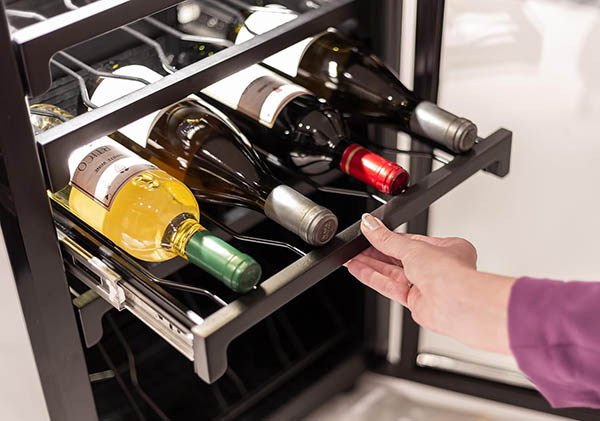 Adega Climatizada e Refrigerador 2 em 1 20 Garrafas De Vinho e 100 Latas 220V 6