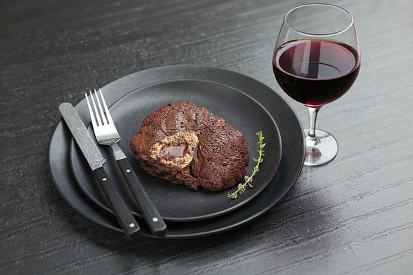 Kit 4 Garrafas DV Catena Cabernet-Malbec 2023 – Potência e Elegância Multiplicadas por Quatro - Harmonização